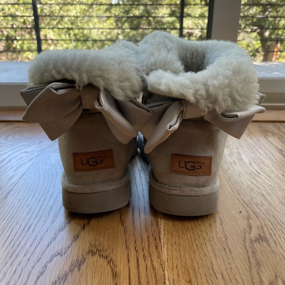 Ugg Mini Bailey Bow ll glam booties